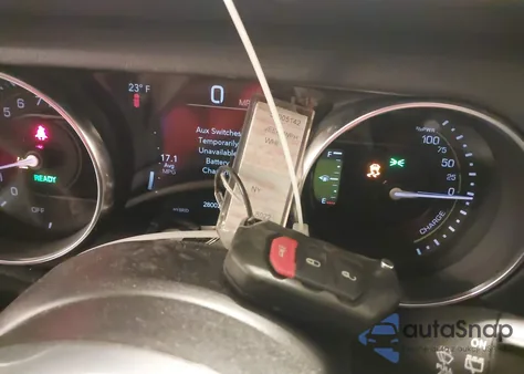 2023 Jeep Wrangler Sahara 4Xe z USA, uszkodzony, nr VIN 1C4JJXP6XPW641653